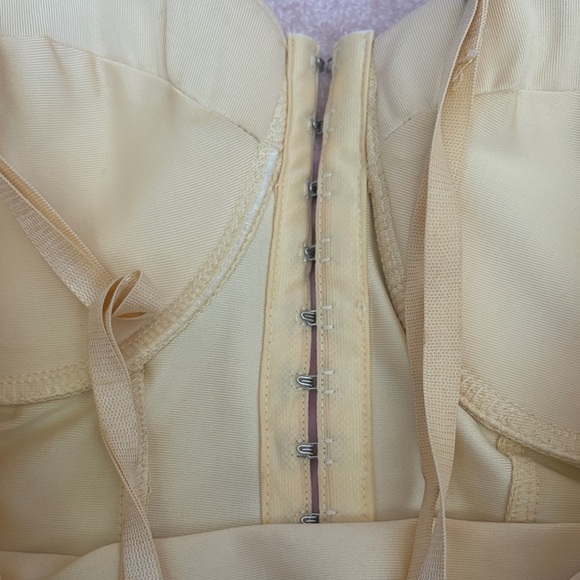 Cream Soft Yellow Corset Top - Picture 4 of 4